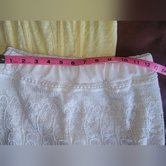 Beautiful & Soft White lace skirt w/hidden shorts size Small - Picture 6 of 6
